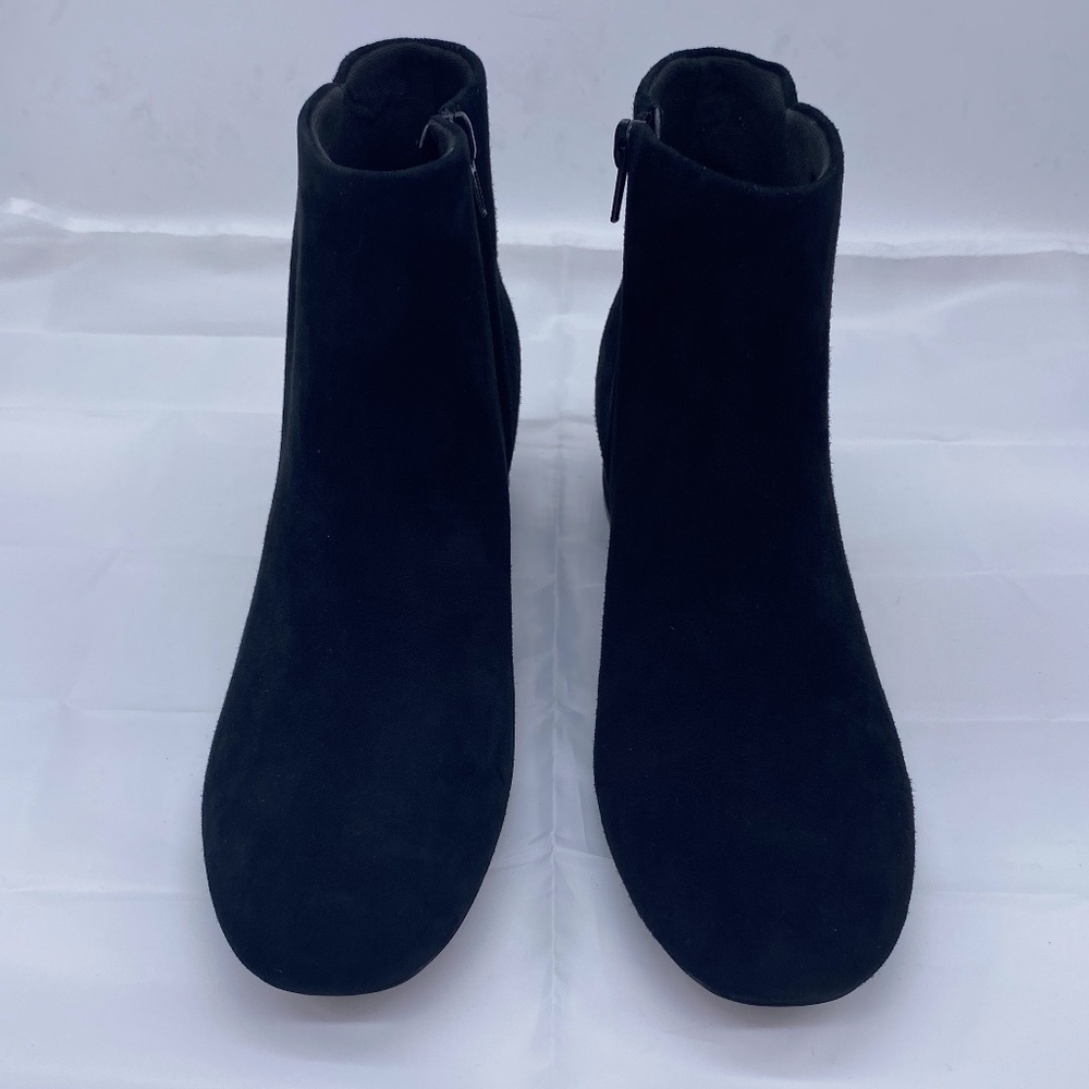 Clarks chartli lilac bootie suede